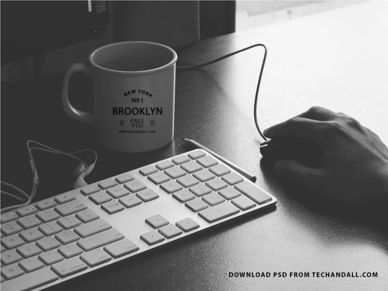 17 Mockups de tazas de café gratis en photoshop 31 Workstation Cup Logo Mockup