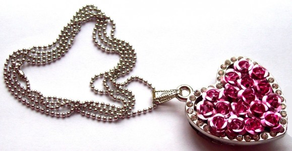 USB originales que te sorprenderán ¡Entra y escoge la tuya! 12 corazon-con-arreglo-de-rosas-y-cristales-usb-8gb-12477-MLM20060040087_032014-F